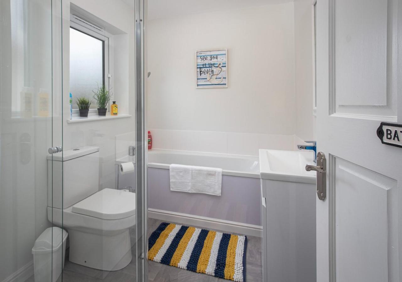 Fantastic! Family Home: Free Parking Blackpool Bagian luar foto