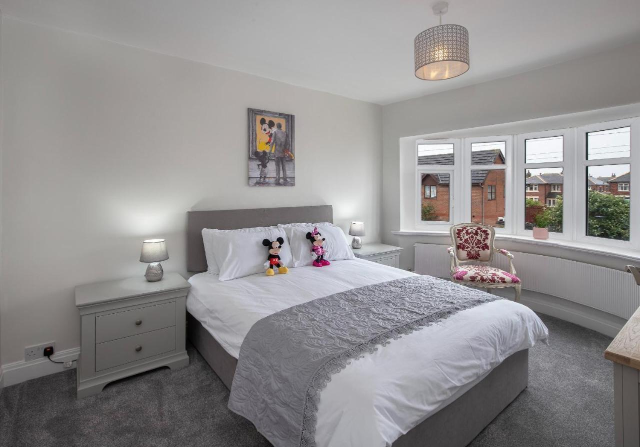 Fantastic! Family Home: Free Parking Blackpool Bagian luar foto